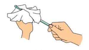 使用丝绸摩擦玻璃棒